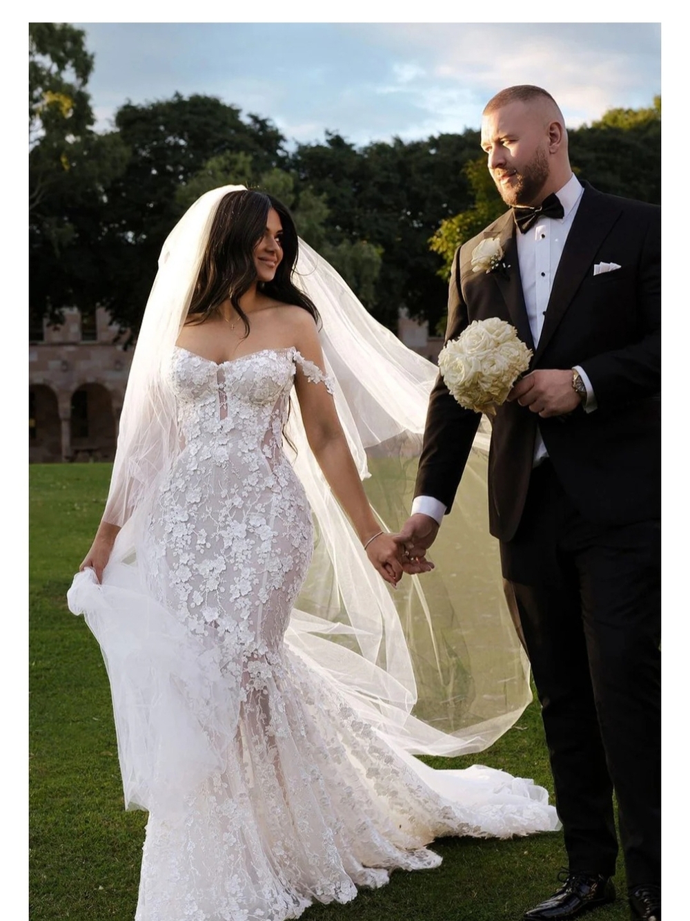 Elegant White Lace Off-Shoulder Wedding Dress with Veil